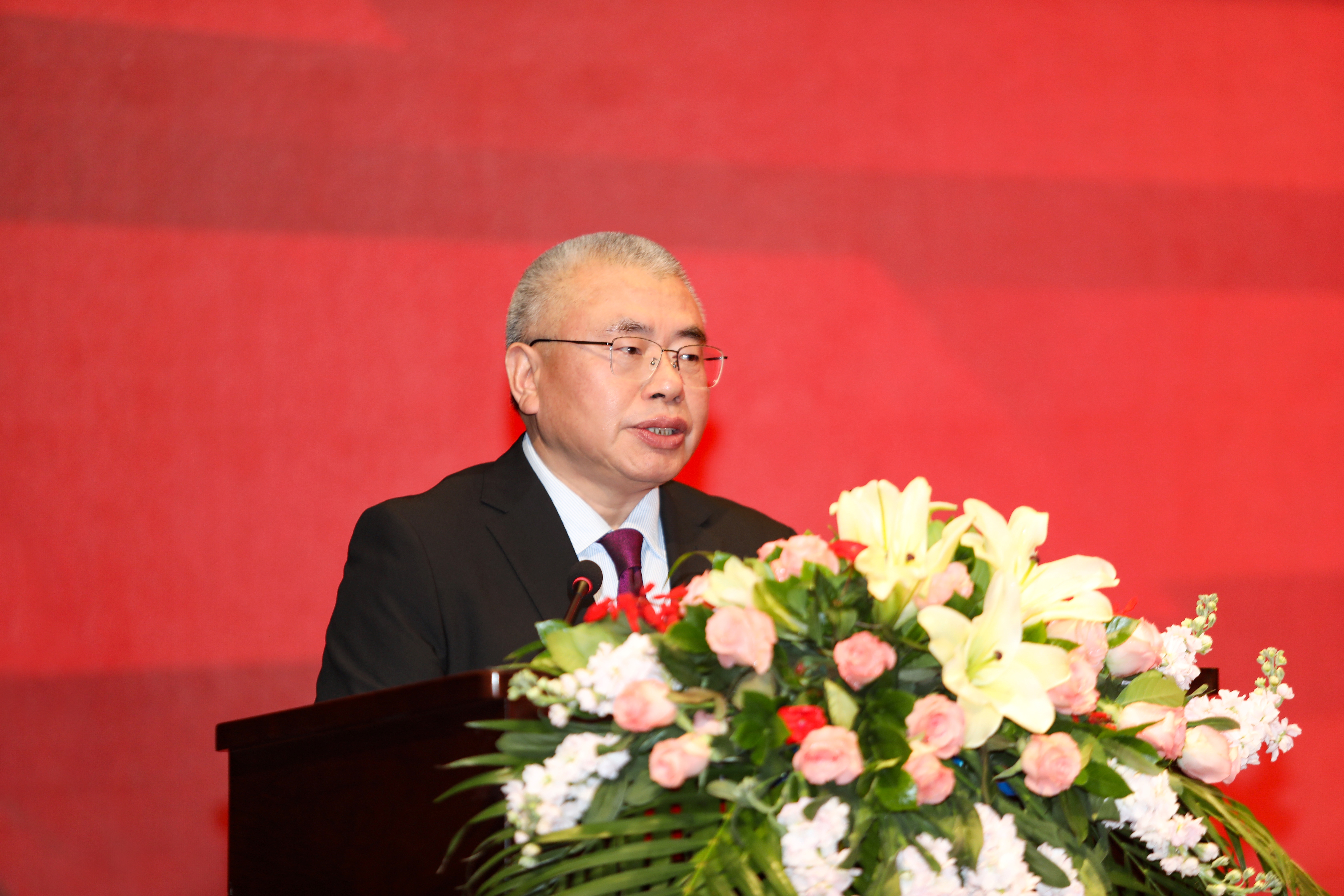 1.集團公司黨委書記、董事長、總經(jīng)理楊安國作大會致辭.JPG
